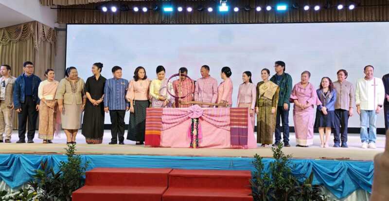 ราชภัฏอุบลฯ ยกระดับผ้า และสิ่งทอพื้นถิ่นอีสานสู่สากล