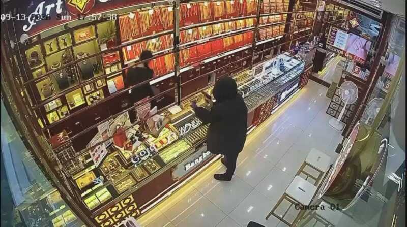 ปทุมธานี – โจรบุกเดี่ยวควงปืนจี้ชิงทอง 52 บาทหนีลอยนวล
