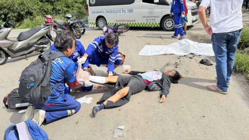ปทุมธานี – สลดแม่ลูกขับจยย.พุ่งชนรถขยะเด็กหญิงเมียนมา 8 ขวบดับคาที่