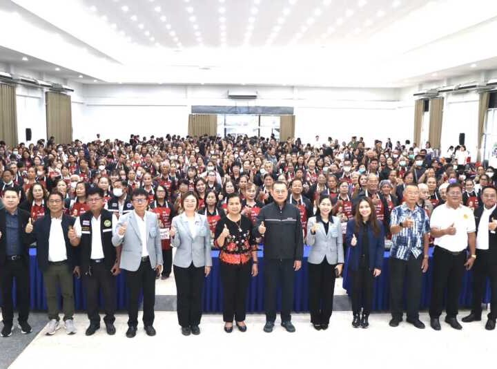 กำแพงเพชร – “กำนันตู้” ผนึกกำลัง กมธ.สภาผู้แทนราษฎร จัดสัมมนาใหญ่กำแพงเพชร เปิดเวทีฟังเสียงปชช. พร้อมมอบบริการฉีดวัคซีนไข้หวัดใหญ่