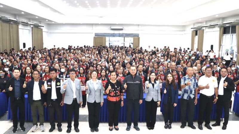 กำแพงเพชร – “กำนันตู้” ผนึกกำลัง กมธ.สภาผู้แทนราษฎร จัดสัมมนาใหญ่กำแพงเพชร เปิดเวทีฟังเสียงปชช. พร้อมมอบบริการฉีดวัคซีนไข้หวัดใหญ่