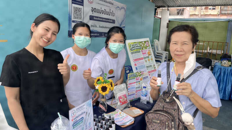 ปทุมธานี – รพ.ประชาธิปัตย์ชูภูมิปัญญาไทยจัดงานรณรงค์ใช้ยาสมุนไพรอย่างสมเหตุสมผล เปิดสรรพคุณ 10 พืชคู่ครัว