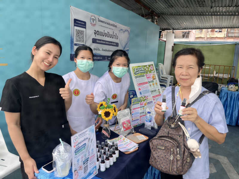 ปทุมธานี – รพ.ประชาธิปัตย์ชูภูมิปัญญาไทยจัดงานรณรงค์ใช้ยาสมุนไพรอย่างสมเหตุสมผล เปิดสรรพคุณ 10 พืชคู่ครัว