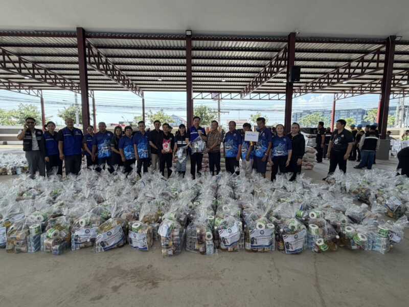 องค์การบริหารส่วนจังหวัดชลบุรี มอบถุงยังชีพช่วยเหลือพน้องประชาชน ที่ประสบอุทกภัยในพื้นที่ จังหวัดชลบุรี