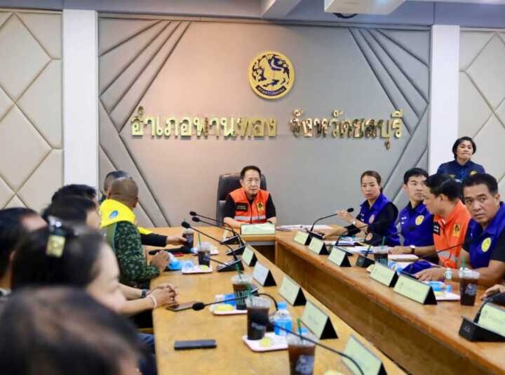 ผู้ว่าฯ ชลบุรี ถกด่วนทีมพานทอง-อมตะ เร่งแก้ปัญหาน้ำท่วมเฟส 8-9-10 อุดคันกั้นน้ำสำเร็จ พร้อมตั้งเป้าสูบลงทะเลโดยเร็ว