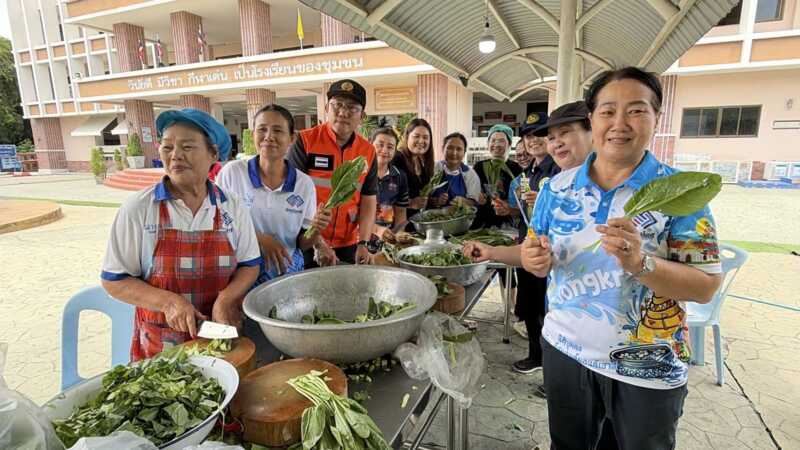 นายกเทศมนตรีเมืองดอนหัวฬ่อ สั่งดำเนินการทันที ทุกด้าน ช่วยเหลือ ผู้ประสบภัยน้ำท่วม สูบน้ำ แจกกระสอบทราย มอบถุงยังชีพ เปิดศูนย์ช่วยเหลือผู้ประสบอุทกภัย