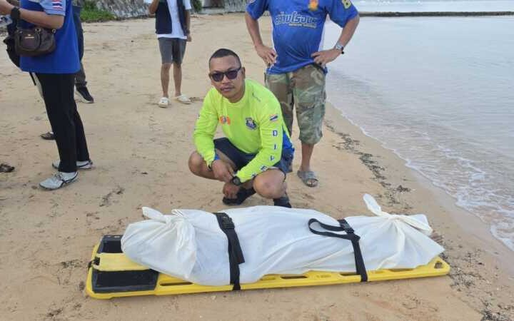 สลดรับอรุณ หนุ่มเมียนมาวัย 36 ดับปริศนาเกยหาดตะวันรอน นาจอมเทียน คาดเฝ้าวงเหล้าริมหาดก่อนเมาพลัดตกทะเลดับสลด