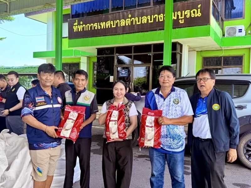 นครนายก – อบจ.นครนายก ลงพื้นที่ต่อเนื่อง มอบถุงยังชีพช่วยเหลือประชาชน 10 ตำบลในอำเภอองครักษ์
