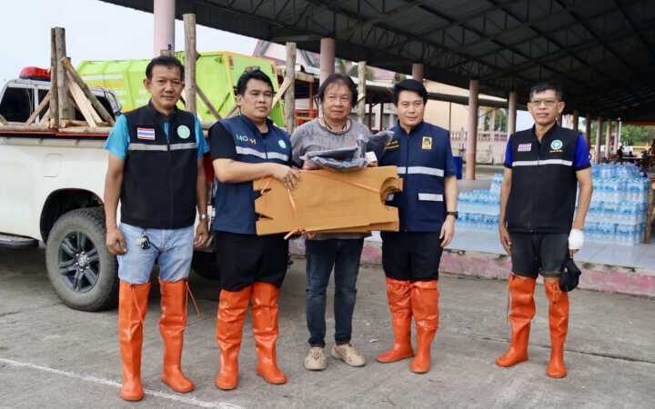 นครนายก – รองผู้ว่าฯ นครนายก ลงพื้นที่องครักษ์ ติดตามสถานการณ์น้ำ เร่งประสานความช่วยเหลือประชาชน พร้อมสนับสนุนสิ่งของจำเป็น