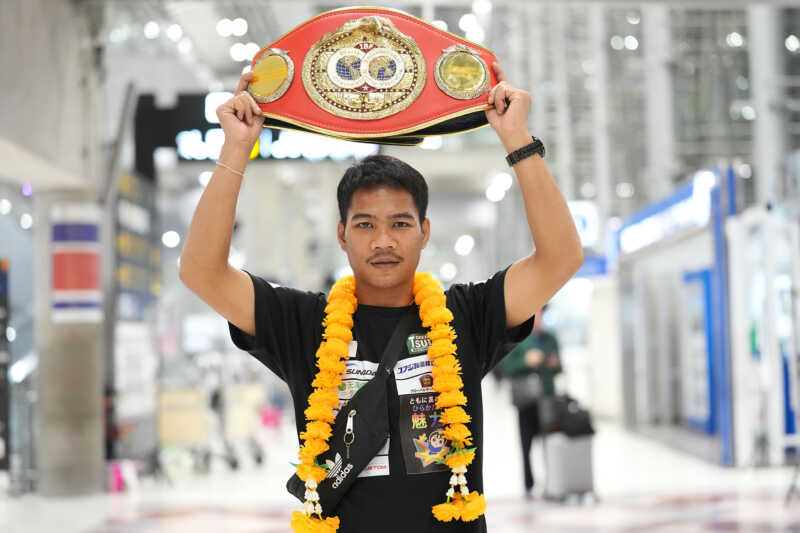 “เพชรโกศล” กลับถึงไทยพร้อมเข็มขัด IBF หลังป้องกันแชมป์สำเร็จ ขอบคุณทุกกำลังใจจากคนไทย