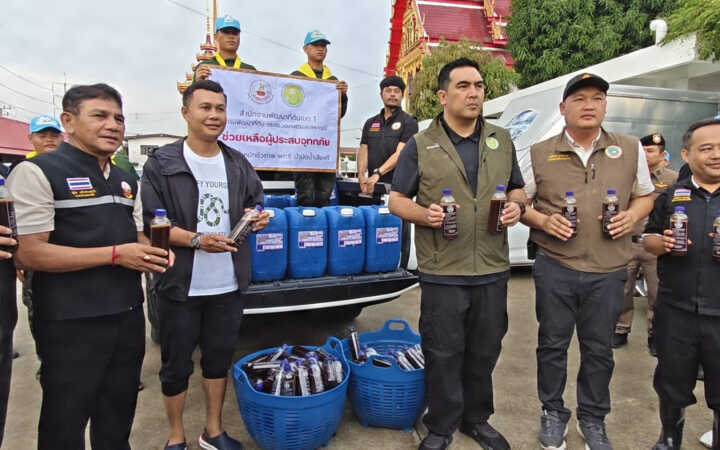 ปทุมธานีรมช.เกษตรลุยสามโคกชงครม.เร่งเยียวยาน้ำท่วม