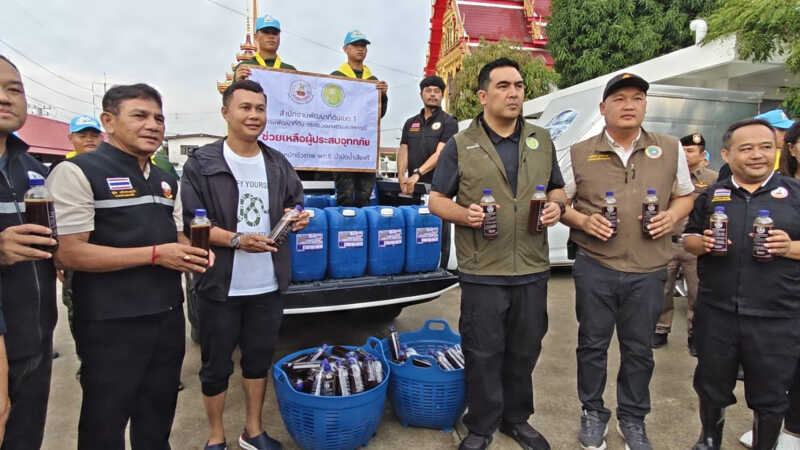 ปทุมธานีรมช.เกษตรลุยสามโคกชงครม.เร่งเยียวยาน้ำท่วม