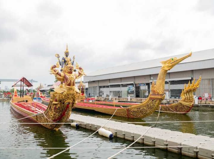 ผู้บัญชาการทหารเรือ ตรวจเยี่ยมกำลังพลฝีพายประจำเรือพระราชพิธี ในการจัดขบวนพยุหยาตราทางชลมารค