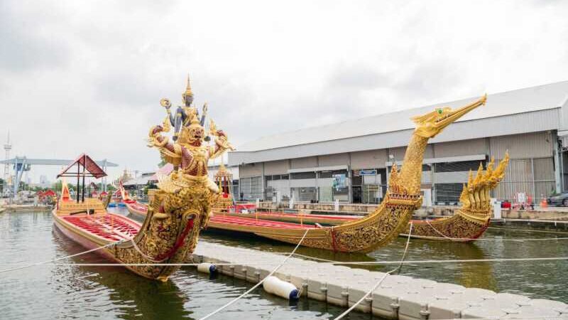 ผู้บัญชาการทหารเรือ ตรวจเยี่ยมกำลังพลฝีพายประจำเรือพระราชพิธี ในการจัดขบวนพยุหยาตราทางชลมารค