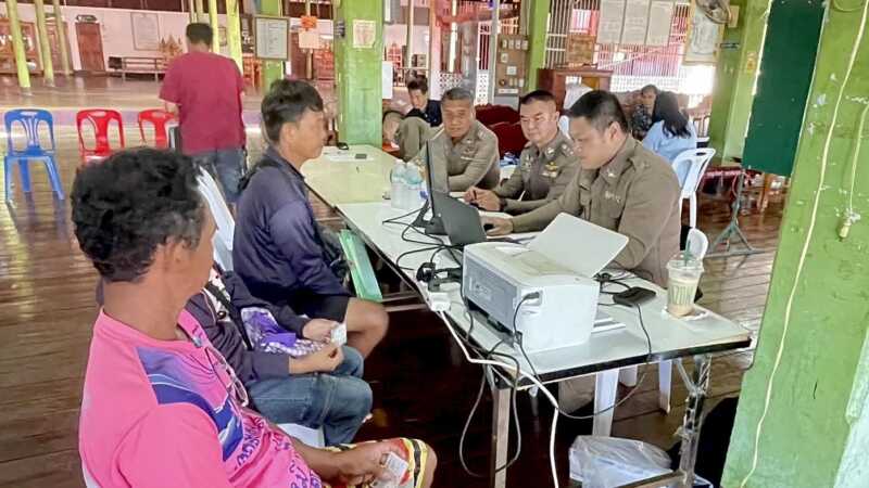 นครนายก – สภ.ปากพลี ส่ง “โรงพักเคลื่อนที่” อำนวยความสะดวกผู้ประสบภัยน้ำท่วม ขอรับเงินเยียวยา
