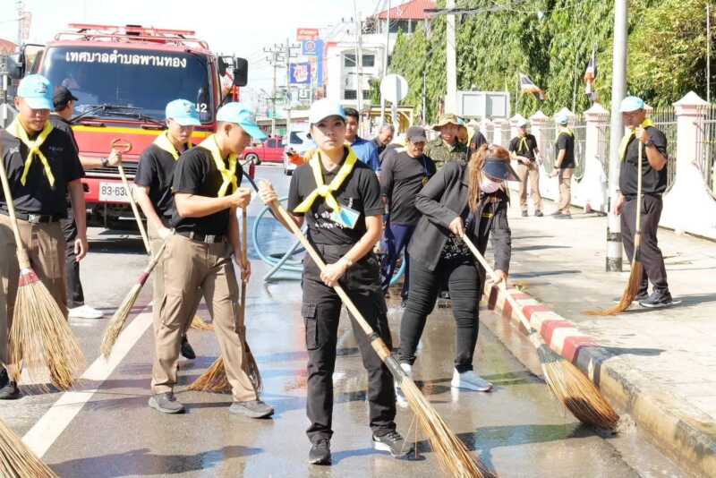 นายอำเภอ กันยากร นำทีม “Big Cleaning Day” ร่วมแรงฟื้นฟูถนนหลังน้ำท่วม คืนความสะอาดและความปลอดภัยให้ชุมชน