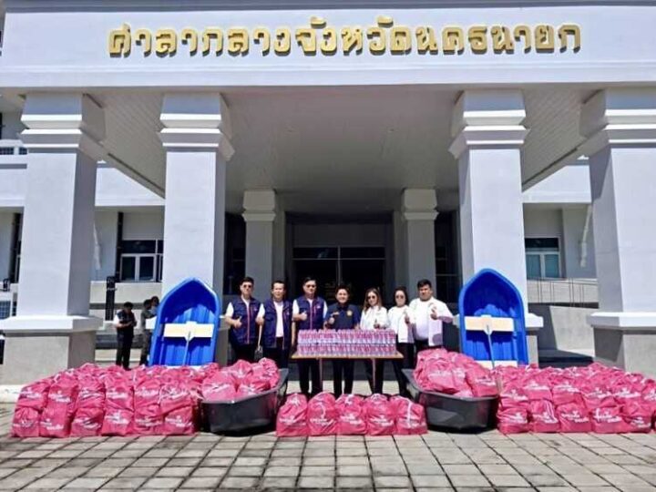 นครนายก – ธ.ออมสิน ส่งต่อความห่วงใย มอบถุงยังชีพ 300 ชุด พร้อมเรือพาย 30 ลำ ช่วยเหลือผู้ประสบอุทกภัย