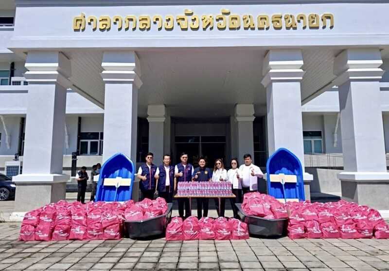 นครนายก – ธ.ออมสิน ส่งต่อความห่วงใย มอบถุงยังชีพ 300 ชุด พร้อมเรือพาย 30 ลำ ช่วยเหลือผู้ประสบอุทกภัย