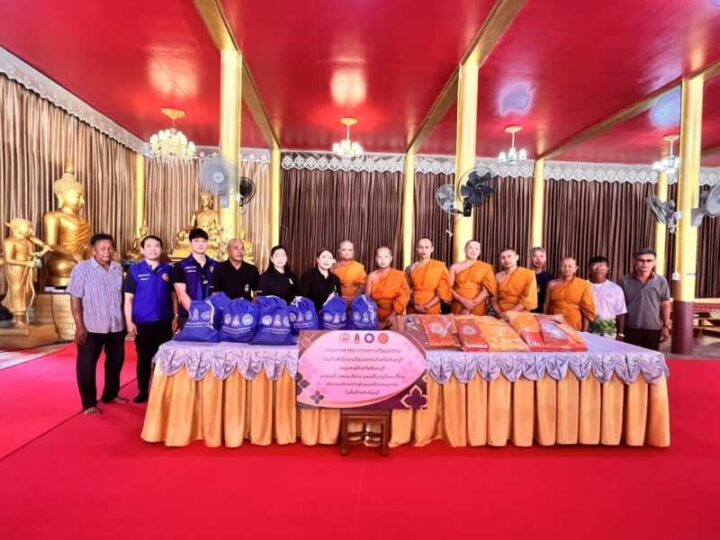 จ.จันทบุรี ถวายสมณบริขารและเครื่องอุปโภค ช่วยเหลือพระภิกษุสามเณรผู้ประสบอุทกภัย