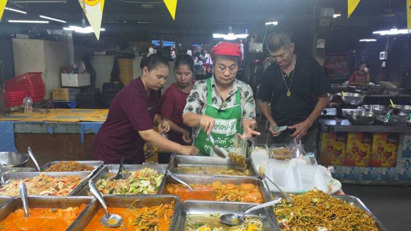 ร้านข้าวแกงเจศรีราชาแบกต้นทุนไม่ไหว ผักสดพุ่ง 2-3 เท่า จำเป็นต้องปรับราคา ยอมรับลูกค่าวูบ หากไม่คุ้มเตรียมถอยขายอาหารปกติ