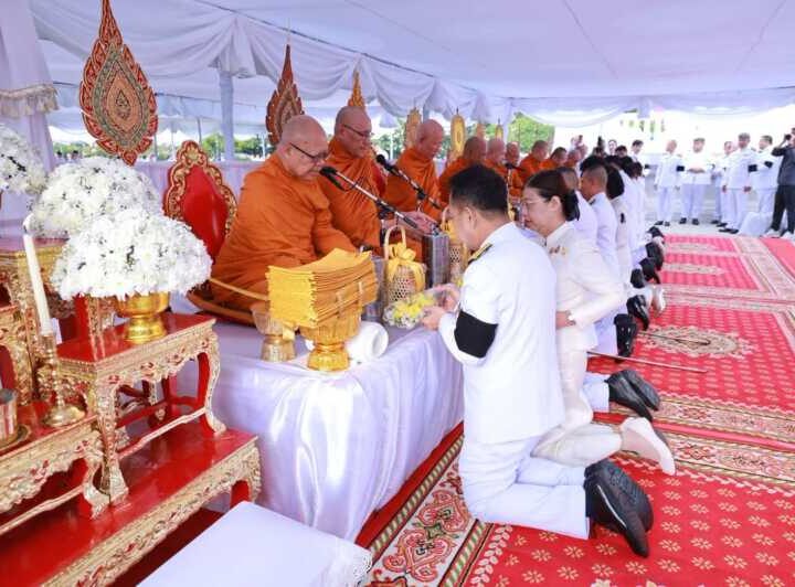 ผู้ว่าฯ ชลบุรี นำประกอบพิธีสวดพระพุทธมนต์และทำบุญตักบาตรถวายพระราชกุศล เนื่องในวันนวมินทรมหาราช 13 ตุลาคม 2569