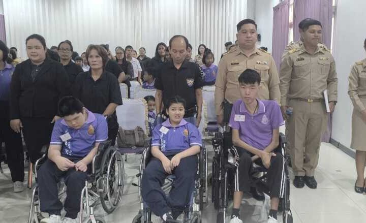 นครนายก – พิธีมอบทุนสนับสนุนการศึกษาแก่เด็กออทิสติกและเด็กพิการในมูลนิธิคุณพุ่ม