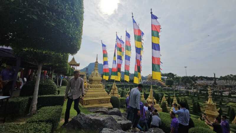 นงนุช เวิลด์ พัทยา สืบสานศรัทธาหิมาลัย เปลี่ยนธงมนตรา 9 ต้น เชื่อมวัฒนธรรมไทย–ภูฏาน–ทิเบต–เนปาล