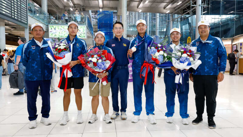 “โปรเพชร” สดมภ์ นำทัพกอล์ฟไทยกลับถึงไทย หลังคว้าเหรียญประวัติศาสตร์เอเชียนเกมส์ 2026