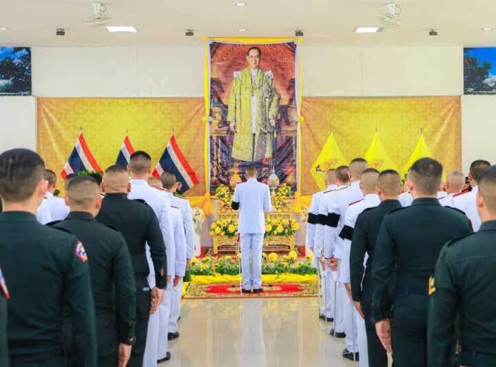 ผบ.กรม ทพ.21 พร้อมด้วยประธาน สม.ทบ. สาขา กรม ทพ.21 และนายทหารฝ่ายอำนวยการ ร่วมพิธีวางพวงมาลา และกล่าวน้อมรำลึกในพระมหากรุณาธิคุณ เนื่องในโอกาส วันนวมินทรมหาราช 13 ต.ค. 2569 วันคล้ายวันสวรรคต พระบาทสมเด็จพระบรมชนกาธิเบศรมหาภูมิพลอดุลยเดชมหาราช บรมนาถบพิตร