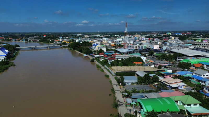 อ่างทอง – ลุ้นรายวันกรมชลประทานแจ้งเพิ่มระบายน้ำท้ายเขื่อนเจ้าพระยามวลน้ำถึงอ่างทองริมน้ำขึ้นเฉลี่ย30เซนติเมตร