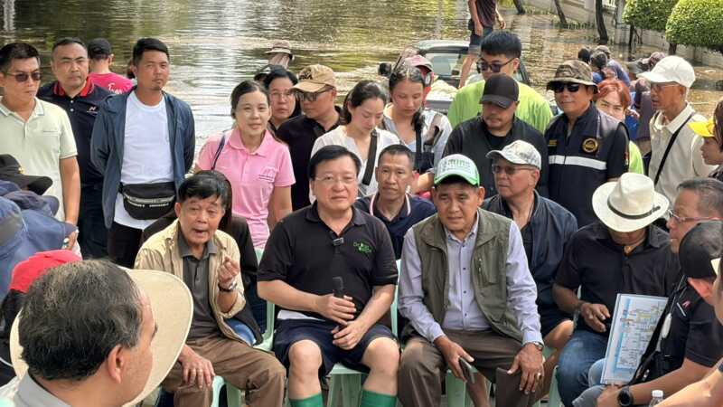 นายกสุนทร ลุยหมู่บ้านกรีนวัลเล่ย์ วางแผนระบายน้ำด่วน ตั้งเป้าภายใน 3 วัน น้ำต้องแห้ง