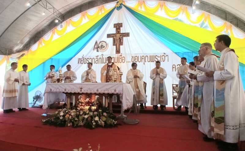 ชุมพร-ศรัทธายิ่งใหญ่​ พระสังฆราชไตรรงค์ นำทัพคริสตชนฉลองใหญ่ ‘วัดนักบุญฟรังซิสอัสซีซี พรุตะเคียน’ครบริบ 40 ปี ผสานรอยยิ้ม