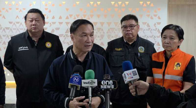 ปทุมธานี – ทรงศักดิ์ พร้อมผู้ว่าฯ ลุยนำ้ท่วมคลองหลวง ขานรับนายกยุทธตั้งสถานีสูบน้ำถาวรยั่งยืน เร่งช่วยปทุมระบายจุดแอ่งกระทะ