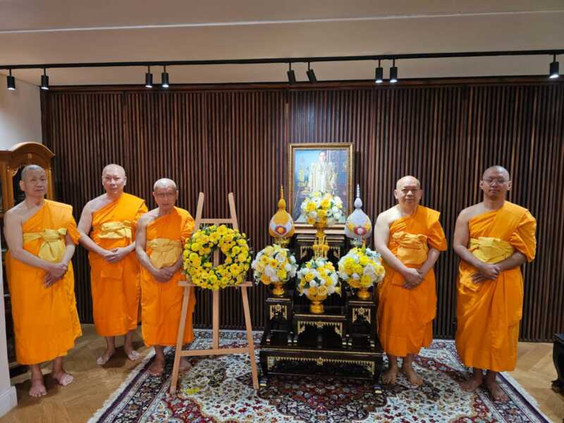 ปทุมธานี – คณะสงฆ์วัดพระธรรมกายโจฮันเนสเบิร์กร่วมสถานทูตไทย จัดพิธีถวายเป็นพระราชกุศลวันนวมินทรมหาราช