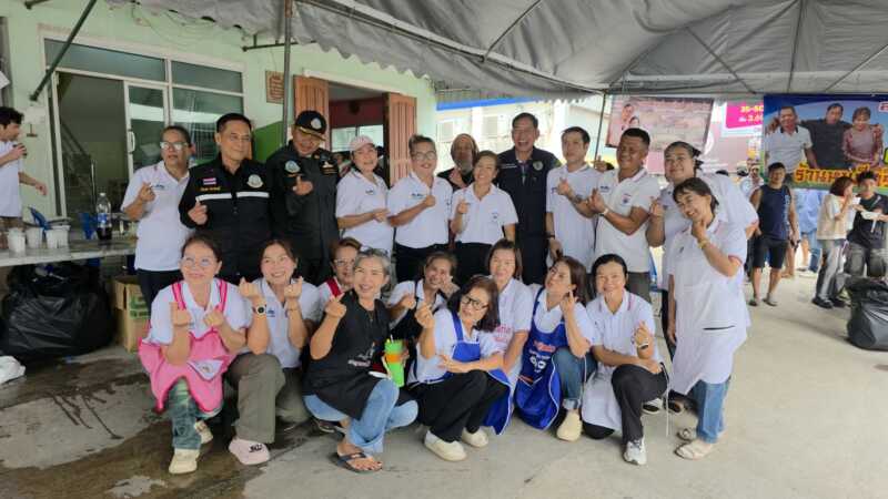 ปทุมธานี – สจ.ต้อย จับมือ นายกแจ๊ส เปิดโรงทานถวายเป็นพระราชกุศล 13 ตุลาน้อมรำลึกในหลวงรัชกาลที่ 9 ช่วยผู้ประสบภัยน้ำท่วมลำลูกกา